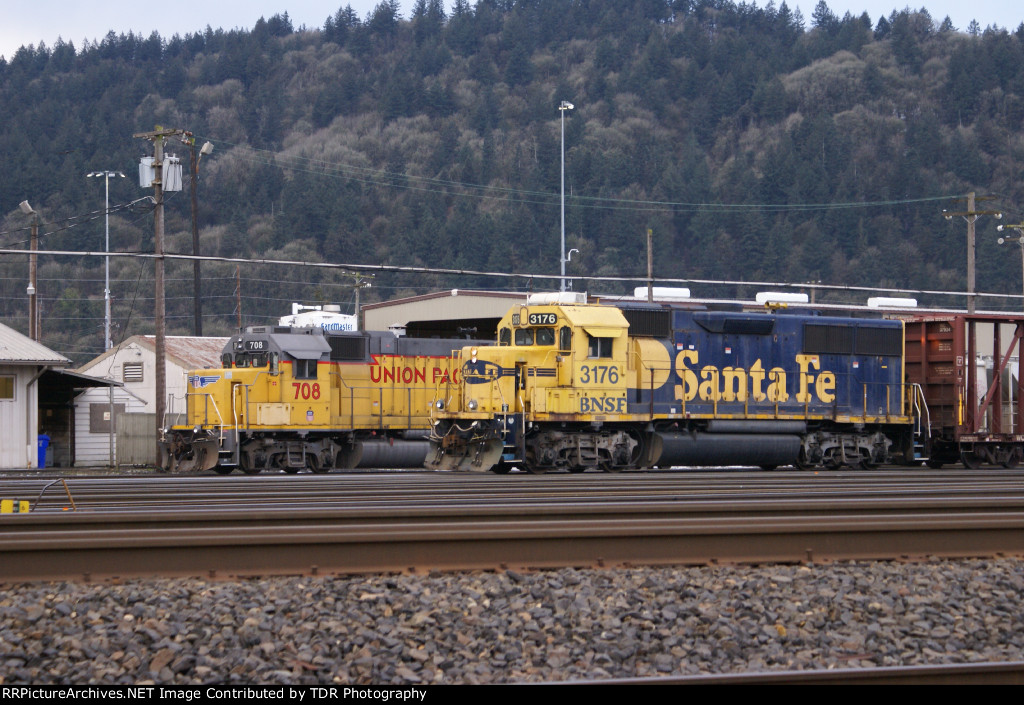 BNSF 3176 and UP 708
